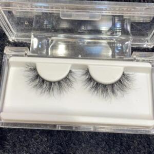 LASHUP LUXURY EYELASHES