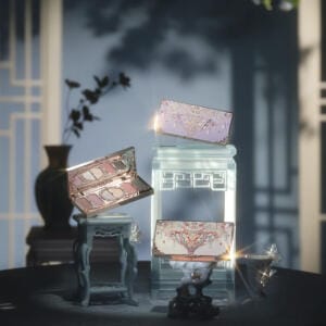 Flower Knows Butterfly Cloud Collar Embossed Six-Color Makeup Palette